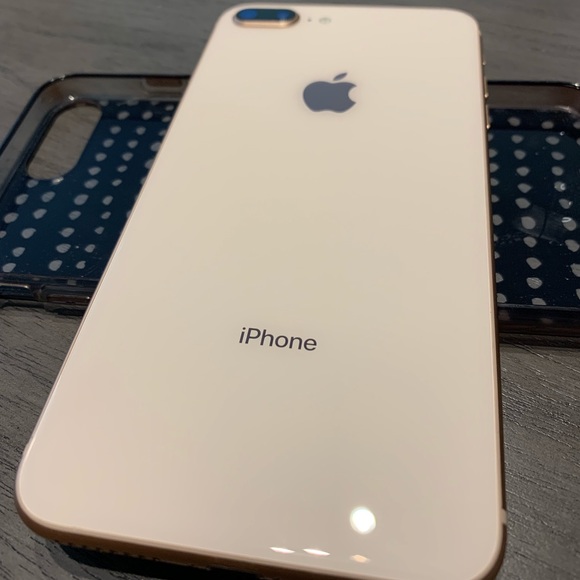 iPhone 8 Plus - Picture 2 of 8